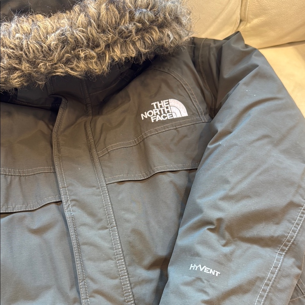 The North Face Kids Army Green Parka - Picture 2 of 7